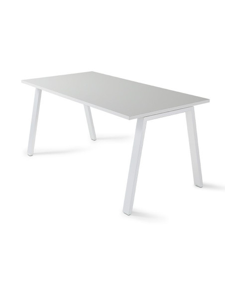 Mesa estructura metálica, Atrio