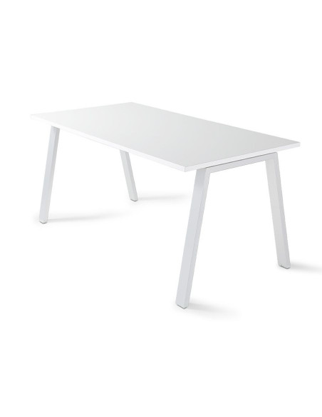 Mesa estructura metálica, Atrio