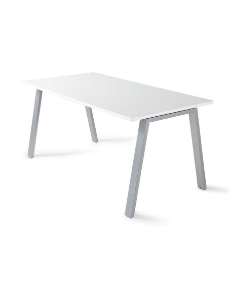 Mesa estructura metálica, Atrio